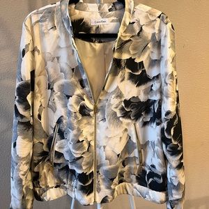 Jacket shirt. Full zip up very breathable